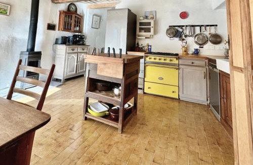 Caseneuve House | La Mistraline, in the center of the Luberon, Provence 2 bedroom, 2 bath Village House