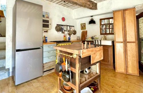 Caseneuve House | La Mistraline, in the center of the Luberon, Provence 2 bedroom, 2 bath Village House