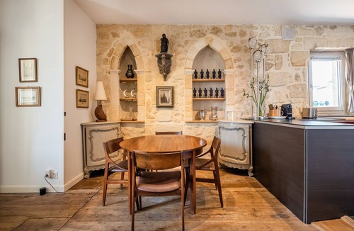 Saint-Michel Apartment | La Monnoye Luxury, Spacious, 4 Star Apt close to riverside w views and parking
