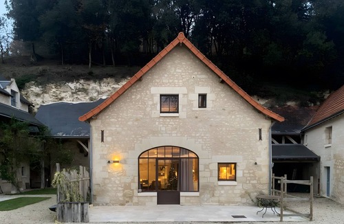 Cravant-les-Coteaux Apartment | La Motte Wilhelm de Sonnay – Relais du Château de Sonnay