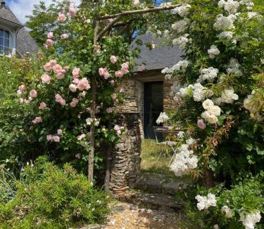 La Jaille-Yvon Bed & Breakfast | La Moulinière, jolie longère du XVIIè 25, chemin de la Source