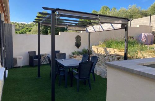 Aujargues House | La movida