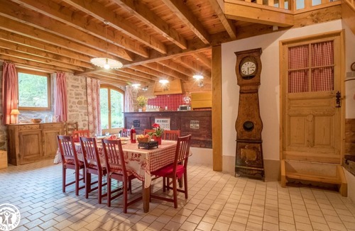 Sauvessanges House | LA Noiseraie DE L'ecureuil