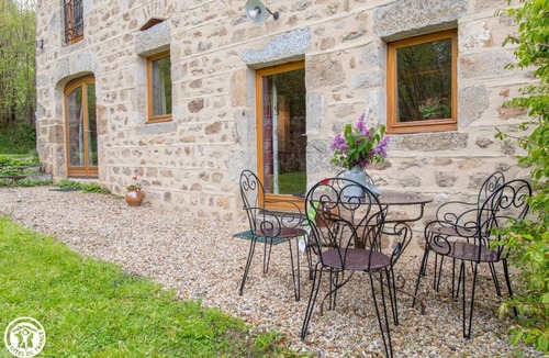 Sauvessanges House | LA Noiseraie DE L'ecureuil