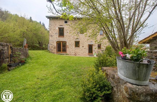 Sauvessanges House | LA Noiseraie DE L'ecureuil