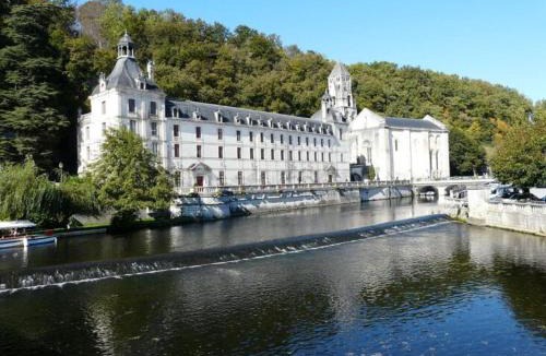Champagnac-de-Belair House | La noix qui roule