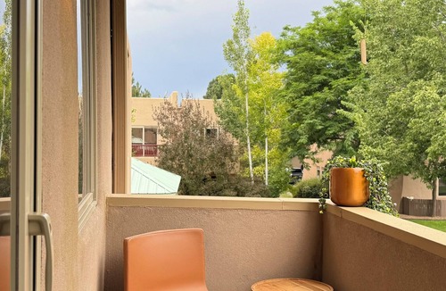 Santa Fe Condo | La Nube: Luxe Japandi Sanctuary, 3BR+Gated, 10 Min to Downtown, Dedicated Office
