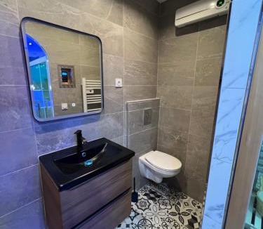 Crouy Apartment | La nuit de rêve Spa privatif Jaccuzi Sauna suite 1