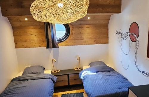 Saint-Omer Boat Rental | La Péniche - Gîte de groupe insolite