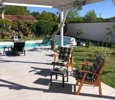 Saint-Sulpice-et-Cameyrac Bed & Breakfast | La Pépinière