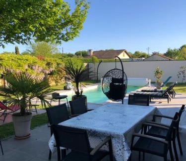 Saint-Sulpice-et-Cameyrac Bed & Breakfast | La Pépinière