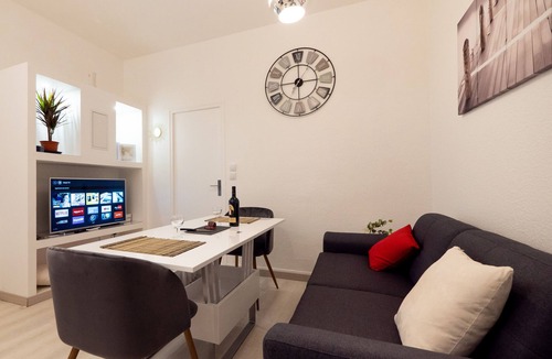 Laon Sud Apartment | * La Pétillante * Charming T2 Centre Ville/Gare Reims