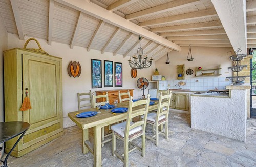Saint-Saturnin-les-Avignon Villa | La Parenthèse Provençale – House with Pool, A/C, WIFI