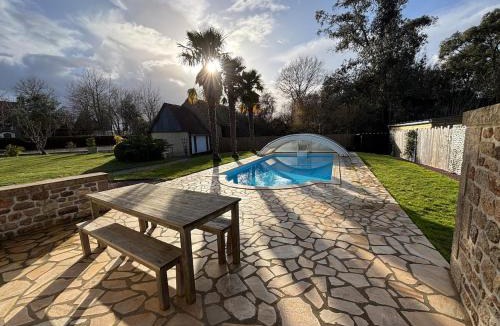 Ducey House | La p'tite maison de cerisel avec piscine privée