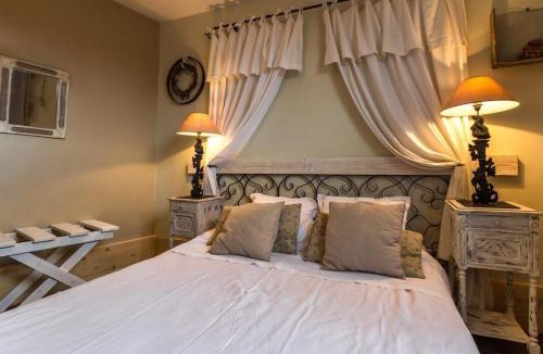 Laignes House | La Palette Fleurie