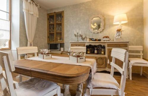 Laignes House | La Palette Fleurie