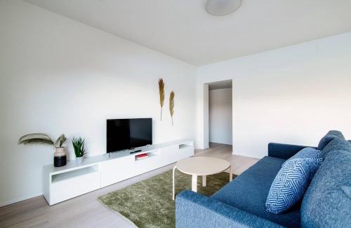 Montagnola Apartment | La Palma 2 by Quokka 360 - Spacious Lake View Apartment