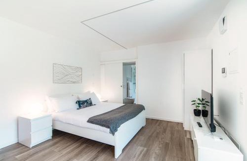 Montagnola Apartment | La Palma 3 by Quokka 360 - Lake View Studio with Private Terrace