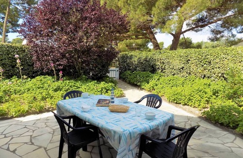 La Palmyre Apartment | La Palmyre - BRIGHT TERRACED VILLA - garden - SHARED POOL