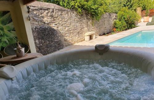 Bellegarde House | La Papaye, maison de charme avec piscine et Spa