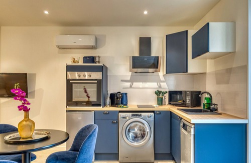 Tassin-la-Demi-Lune Apartment | La Parenthèse - T2 calme et climatisé