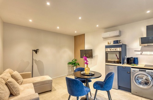 Tassin-la-Demi-Lune Apartment | La Parenthèse - T2 calme et climatisé