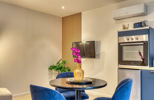 Tassin-la-Demi-Lune Apartment | La Parenthèse - T2 calme et climatisé