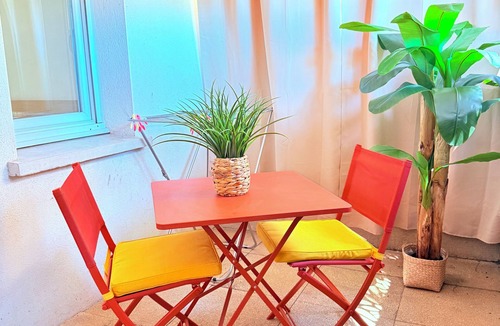 Blagnac Apartment | La Parenthèse - Cosy & Colorful - Sleeps 2 - Private Parking