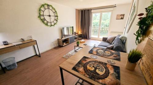 Petit-Couronne Apartment | La Parenthèse d'Aristide, 1 chambre avec Balcon et Parking