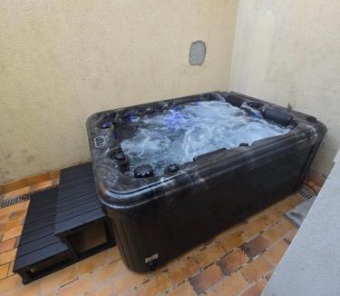 Gueron House | La Parenthèse - Maison pour 6 à 8 personnes avec Jacuzzi