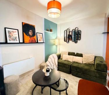 Roubaix Apartment | La Parenthèse Secrète - Refuge cosy avec terrasse hypercentre