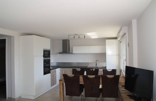 Le Bourget-du-Lac Apartment | "LA PARENTHÈSE": 4-Star Getaway - Panoramic View over Lake Bourget.