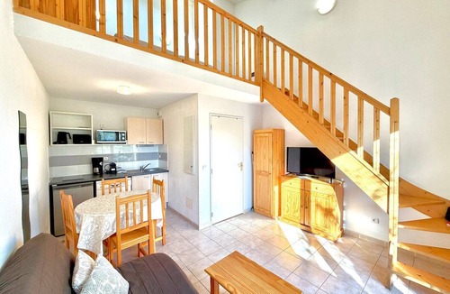 Calvisson Apartment | La Pause Douce, 2 Guests, Pool & Sunshine