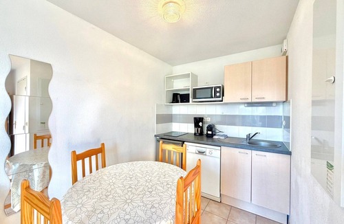 Calvisson Apartment | La Pause Douce, 2 Guests, Pool & Sunshine