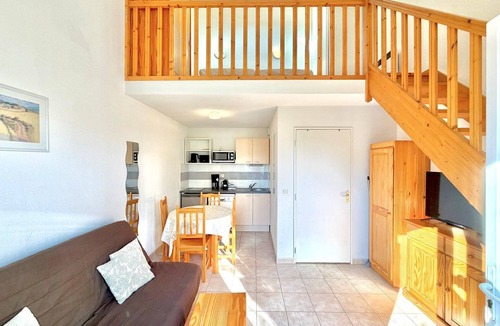 Calvisson Apartment | La Pause Douce, 2 Guests, Pool & Sunshine