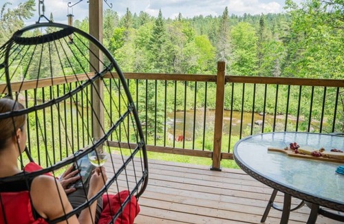 Chertsey Ski Chalet | La Pause – Tranquility by the River