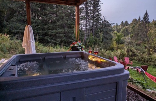 Chertsey Ski Chalet | La Pause – Tranquility by the River