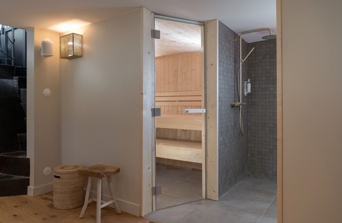 Centre Ville House | La Peniche - Bed And Bicycle - Vienne