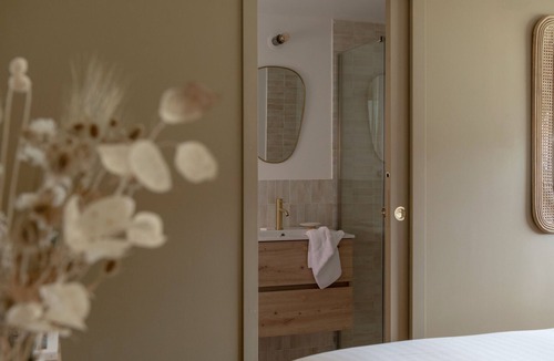 Centre Ville House | La Peniche - Bed And Bicycle - Vienne