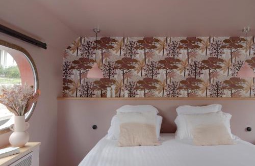 Aigues-Mortes Bed & Breakfast | LA PENICHE - Bed And Bicycle - Aigues Mortes