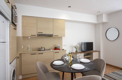 Castello de la Plana Apartment | La Pergola - Bright double studio