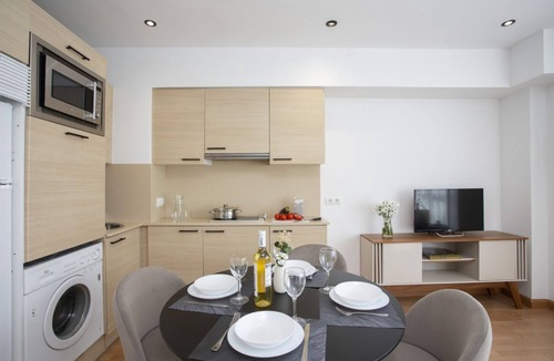Castello de la Plana Apartment | La Pergola - Bright double studio