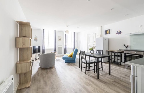 Centre Ville Apartment | La Perle de Pau: Central & Private Parking (4p)