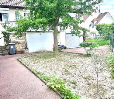 Moussy-le-Vieux Apartment | La Perle, proche Roissy CDG, Paris, Parc asterix, Disney