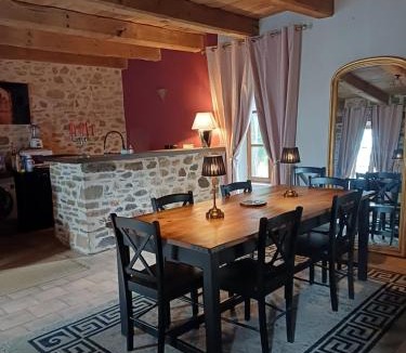 La Croisille-sur-Briance Bed & Breakfast | La petite Salamandre bleue