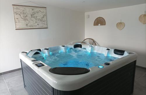 Pleine-Fougeres House | La Petite Baie