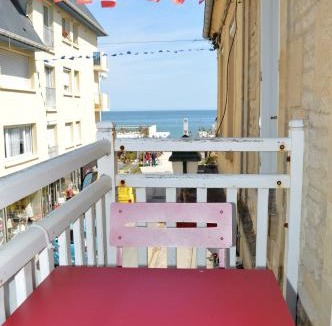 Luc-sur-Mer Apartment | La Petite Baleine, appt à 50m de la plage