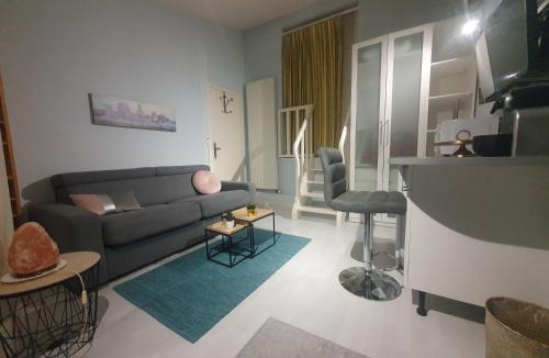 Amilly Bed & Breakfast | La petite chambre bleue