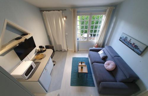 Amilly Bed & Breakfast | La petite chambre bleue