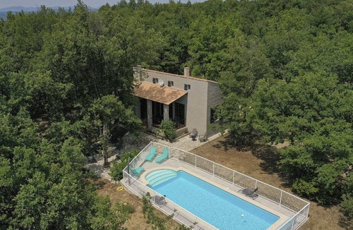Vacheres House | La petite Chaume in the woods amid lavender fields